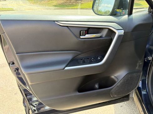 Used 2022 Toyota RAV4 XLE image 10