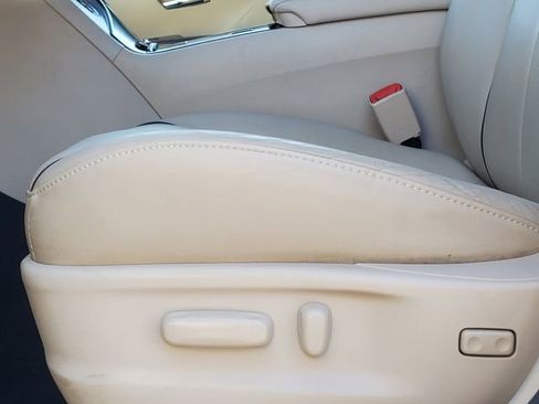 Used 2015 Toyota Venza XLE image 6