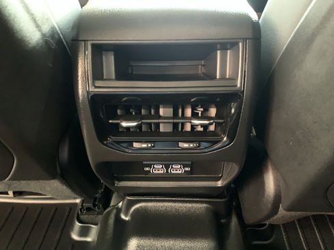 Used 2023 Jeep Grand Cherokee Laredo RWD image 15