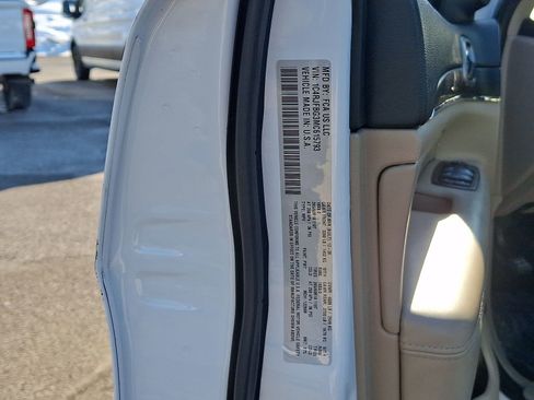 Used 2021 Jeep Grand Cherokee Limited w/ Luxury Group II image 29