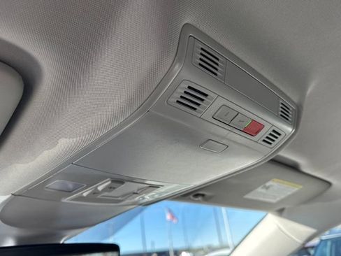 Used 2025 Volkswagen Taos SE image 24