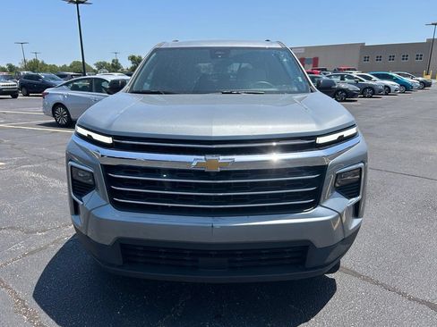 Used 2026 Chevrolet Traverse LT w/ Driver Confidence Package FWD image 6