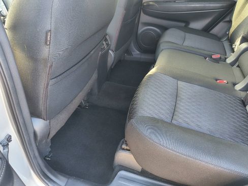 Used 2017 Nissan Rogue SV AWD/4WD image 19