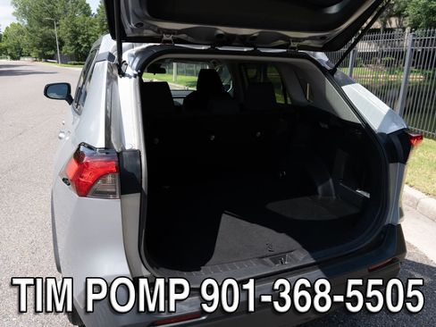 Used 2021 Toyota RAV4 LE FWD image 14