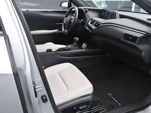 Used 2020 Lexus UX 200 w/ Premium Package FWD image 28