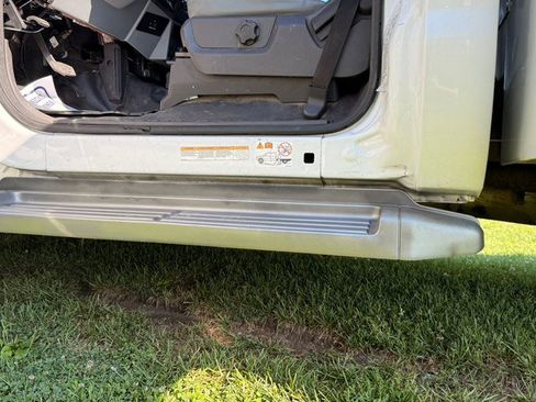 Used 2015 Ford F550 2WD Regular Cab Super Duty image 18