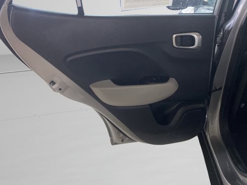 Used 2023 Hyundai Venue SEL image 10