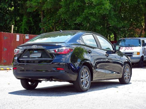 Used 2019 Toyota Yaris LE FWD image 13