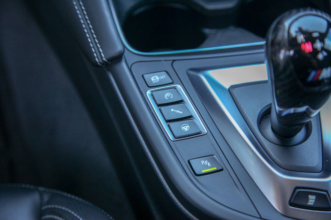 Used 2015 BMW M3 RWD image 41