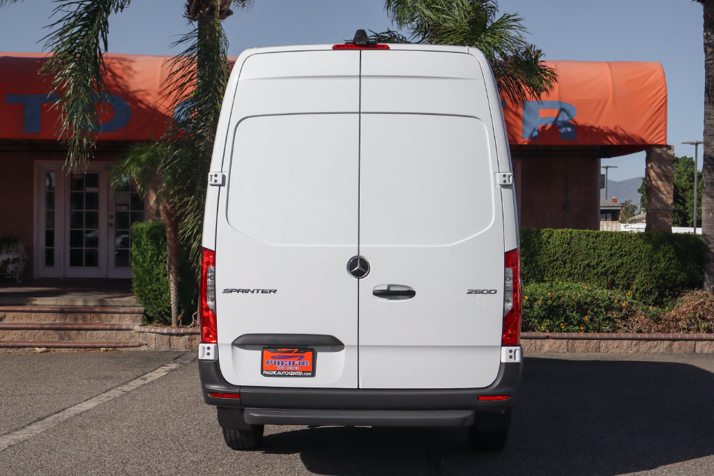 Used 2025 Mercedes-Benz Sprinter 2500 image 7