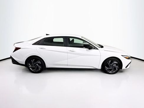 Used 2025 Hyundai Elantra Sport FWD image 9