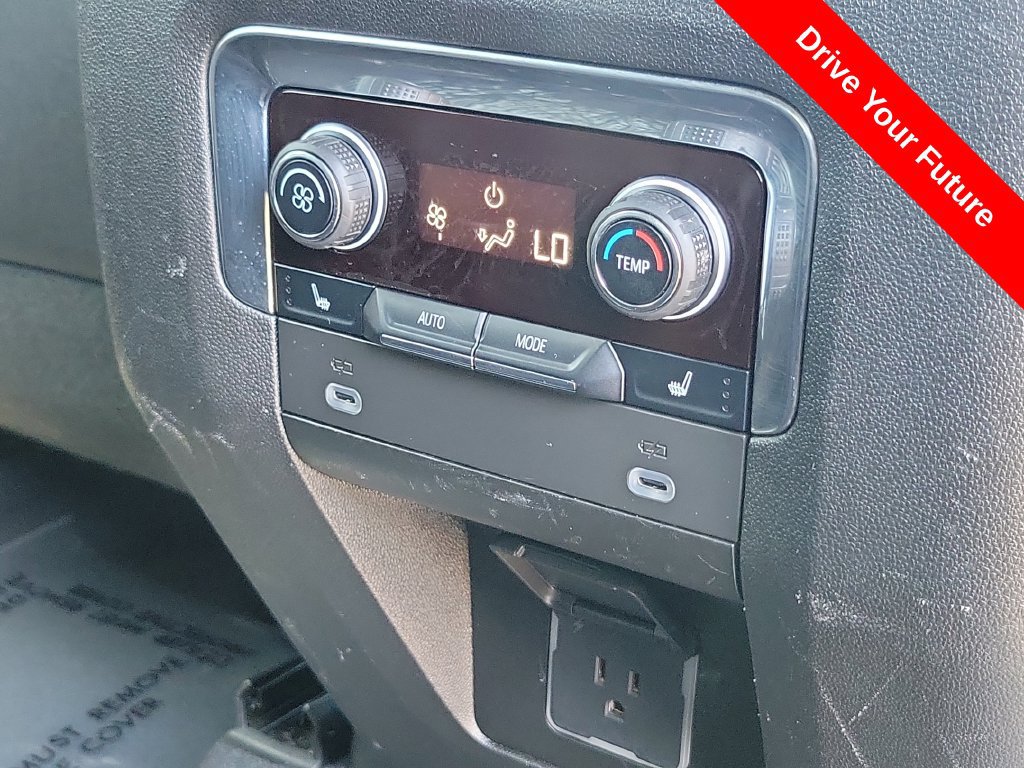 Used 2023 Chevrolet Tahoe Z71 w/ Luxury Package AWD/4WD image 23