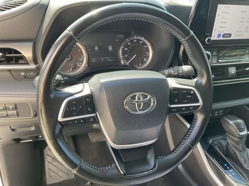 Used 2024 Toyota Highlander LE image 15