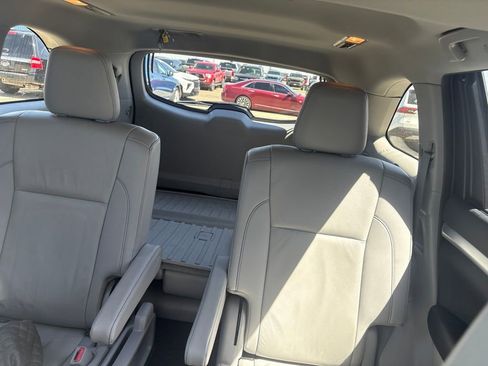 Used 2019 Toyota Highlander XLE AWD/4WD image 14