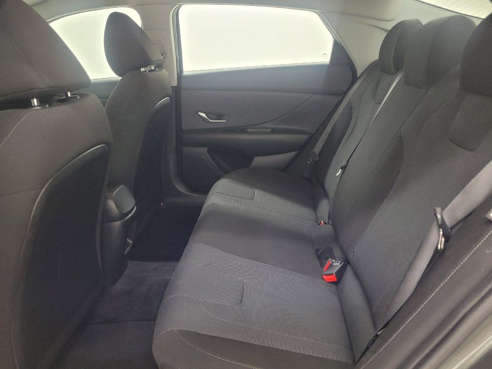 Used 2024 Hyundai Elantra SE FWD image 18