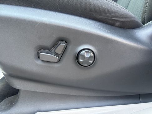 Used 2023 Chrysler Voyager LX FWD image 24