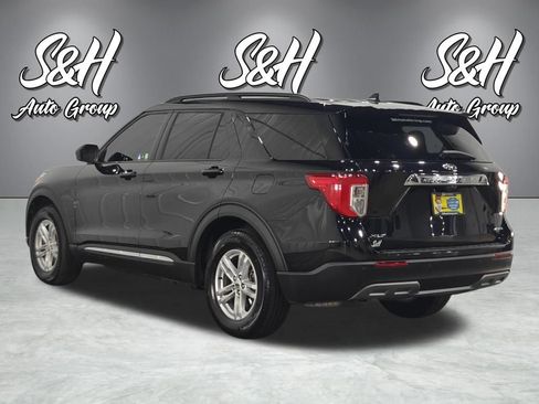 Used 2023 Ford Explorer XLT w/ Equipment Group 202A AWD/4WD image 17
