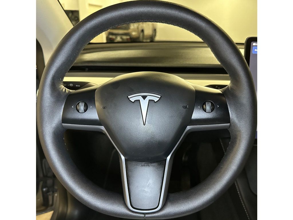 Used 2024 Tesla Model Y Long Range AWD/4WD image 25