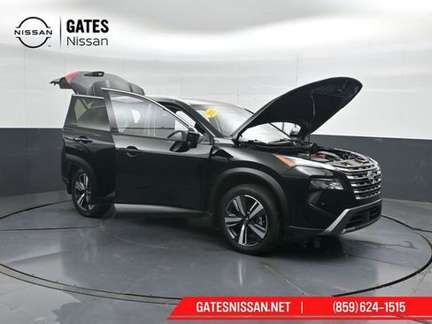 Used 2025 Nissan Rogue SL AWD/4WD image 59