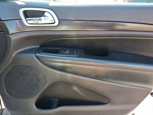 Used 2018 Jeep Grand Cherokee Laredo image 10