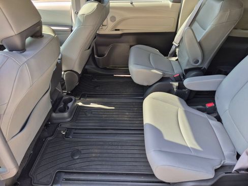 Used 2024 Toyota Sienna XLE w/ XLE Plus Package AWD/4WD image 15