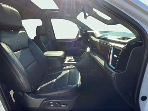 Used 2024 GMC Sierra 3500 Denali w/ Denali Reserve Package image 35