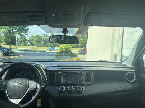 Used 2016 Toyota RAV4 LE AWD/4WD image 18