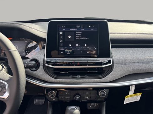 New 2026 Jeep Compass Latitude image 18