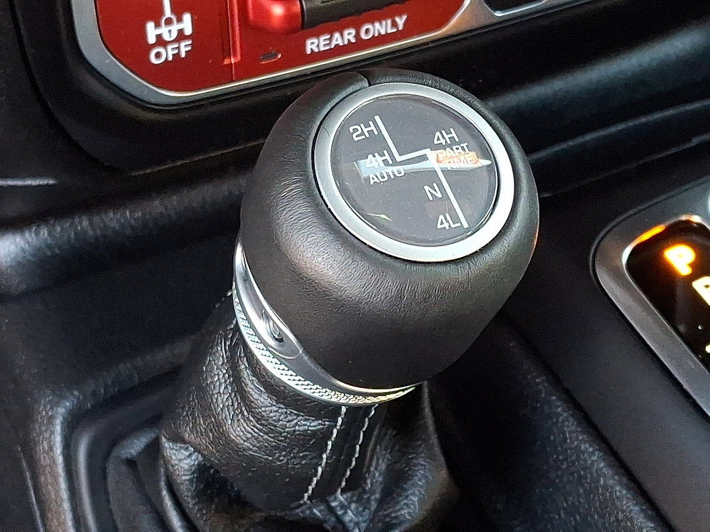 Used 2025 Jeep Gladiator Rubicon AWD/4WD image 25