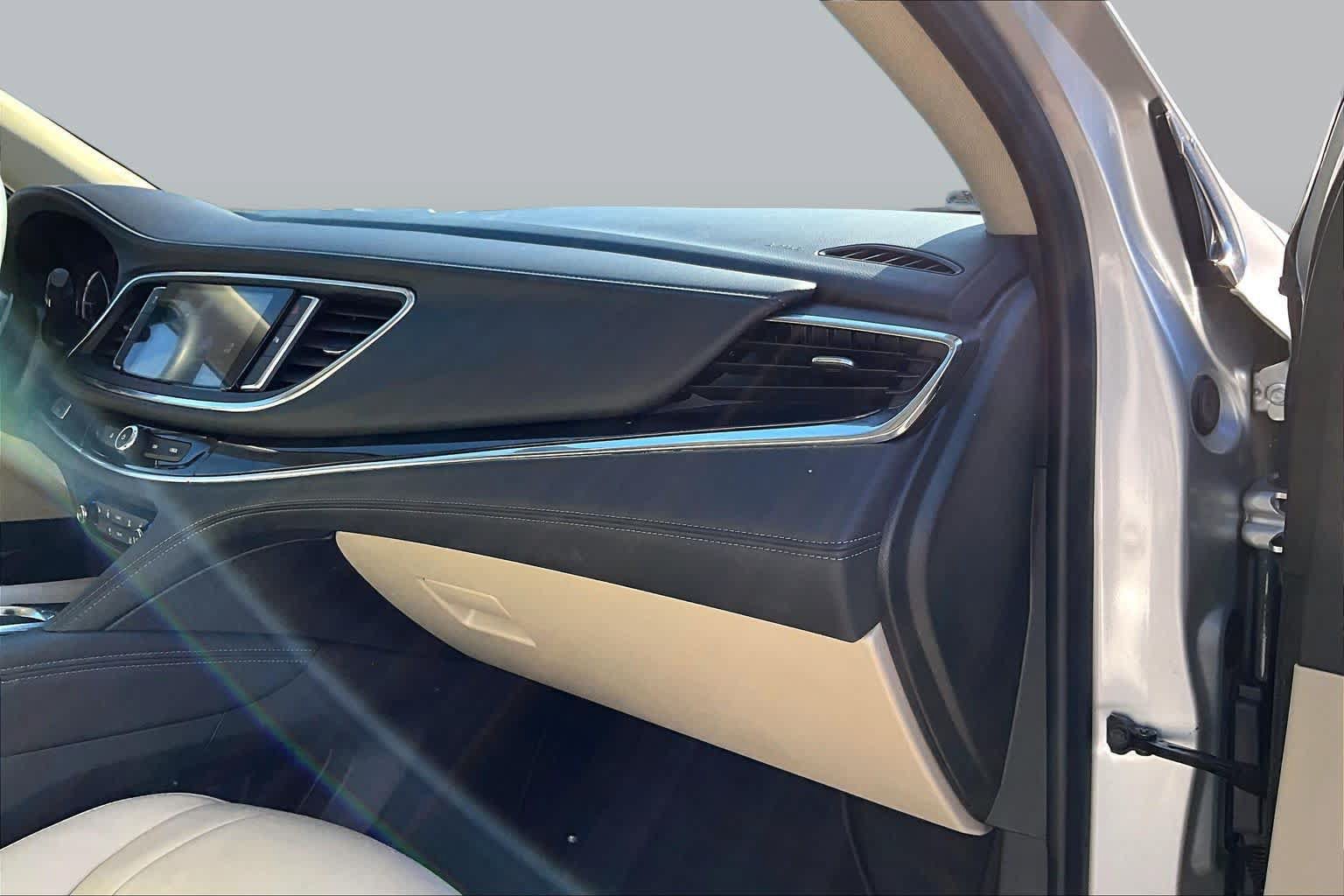 Used 2020 Buick Enclave Essence FWD image 15