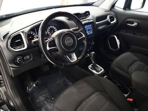 Used 2019 Jeep Renegade Latitude w/ Cold Weather Group image 10