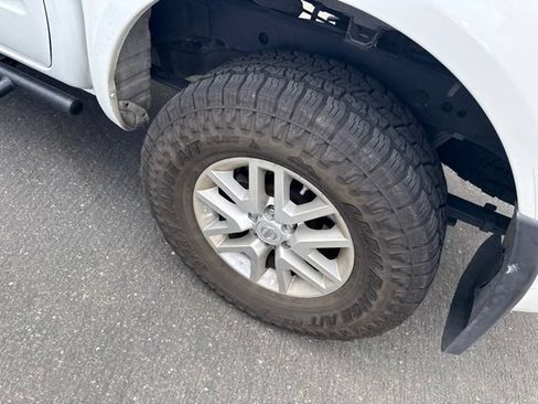 Used 2017 Nissan Frontier SV w/ SV Value Truck Package AWD/4WD image 3