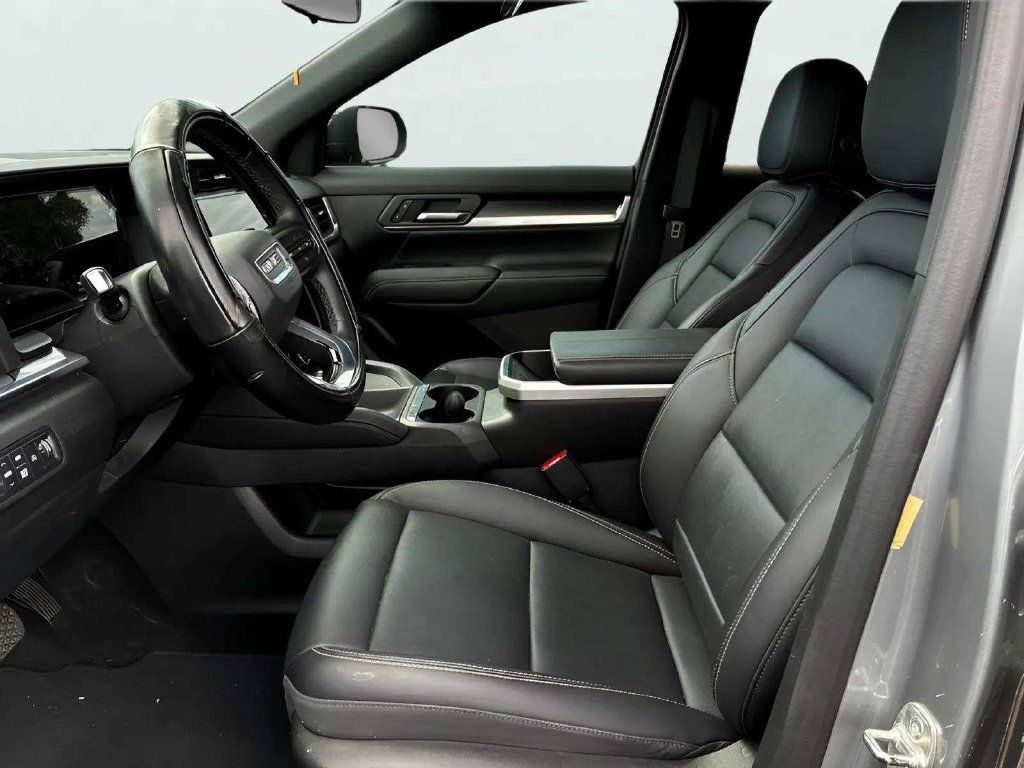 Used 2025 GMC Terrain Elevation w/ Elevation Premium Package AWD/4WD image 14