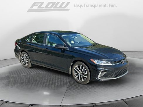 Used 2026 Volkswagen Jetta SE FWD image 1
