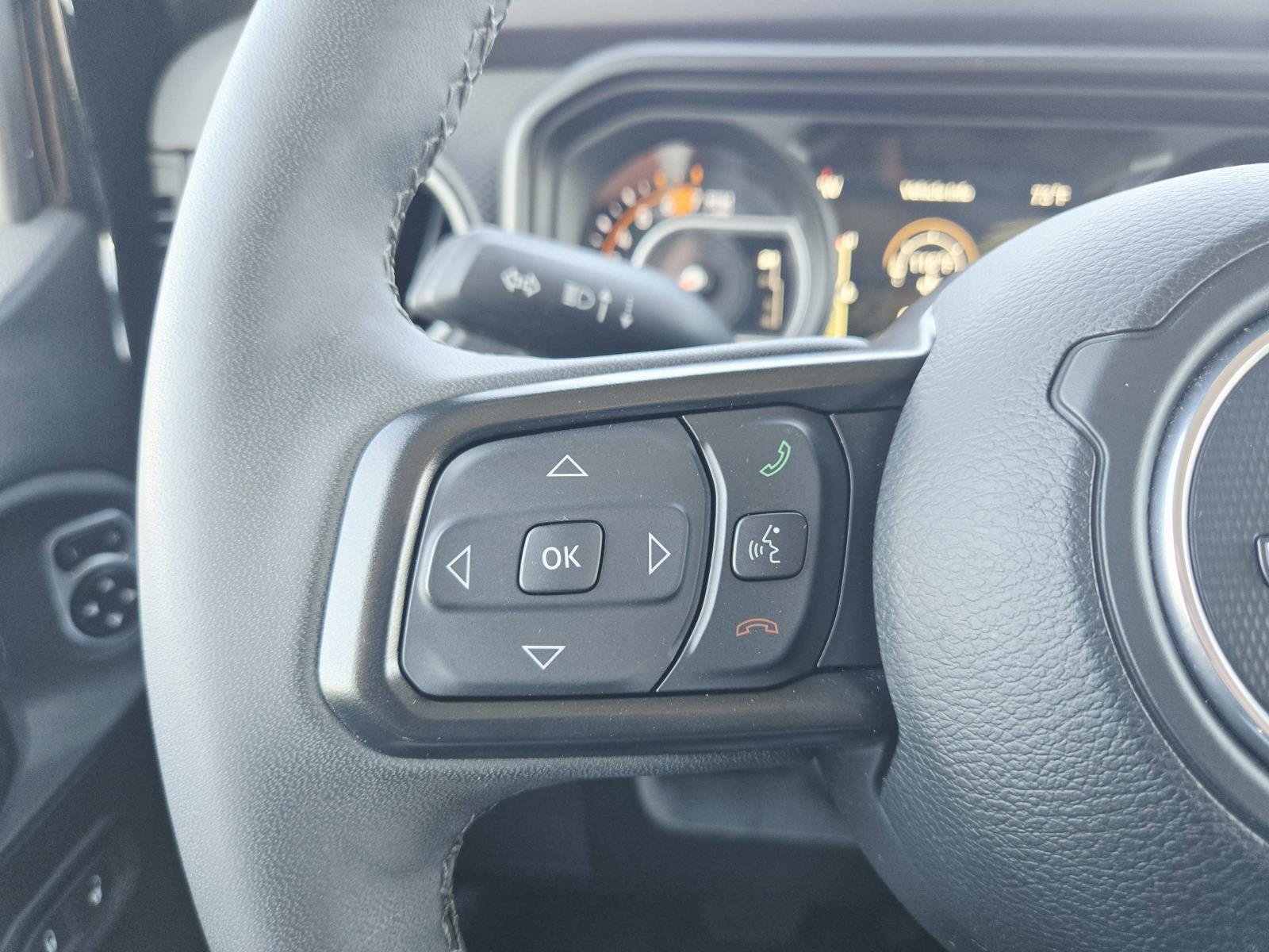 Used 2025 Jeep Wrangler Unlimited Rubicon w/ Convenience Group AWD/4WD image 23