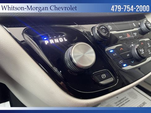 Used 2022 Chrysler Voyager LX image 33