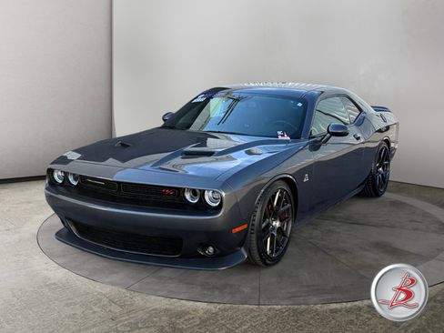 Used 2018 Dodge Challenger R/T Scat Pack w/ Leather Interior Group RWD image 3