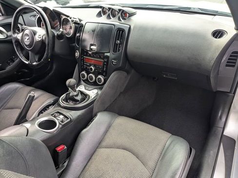 Used 2010 Nissan 370Z Touring image 22
