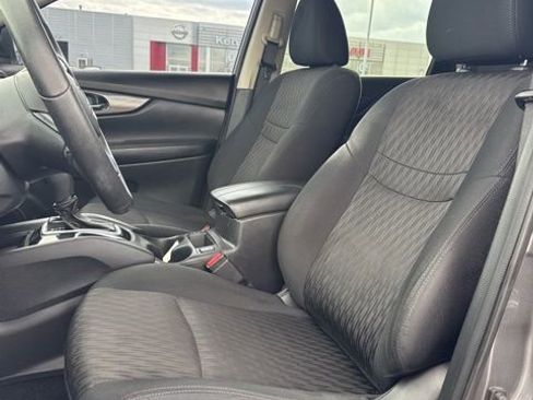 Used 2019 Nissan Rogue SV image 9