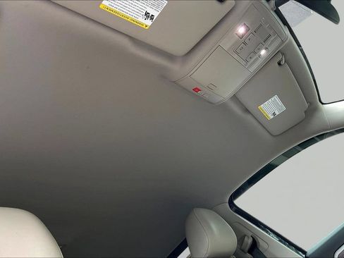 Used 2023 Volkswagen Atlas SE AWD/4WD image 32