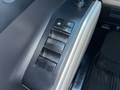 Used 2023 Toyota Highlander XLE image 25