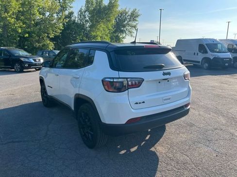 Used 2023 Jeep Compass Latitude w/ Sun and Sound Group AWD/4WD image 4