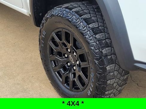 Used 2024 Chevrolet Colorado Trail Boss w/ Technology Package AWD/4WD image 8