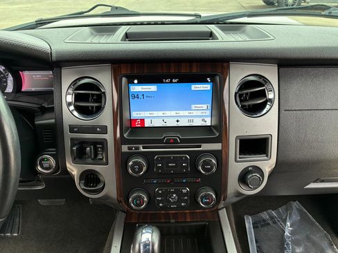 Used 2017 Ford Expedition EL Platinum image 25