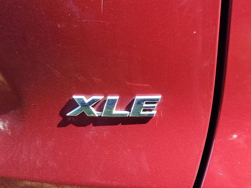 Used 2019 Toyota RAV4 XLE w/ Convenience Package FWD image 7