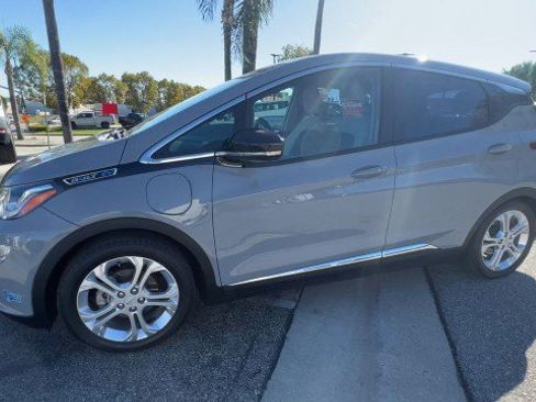 Used 2021 Chevrolet Bolt LT image 4