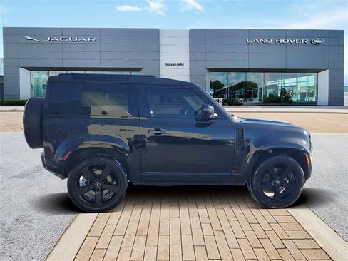 Used 2023 Land Rover Defender 90 X-Dynamic SE image 4