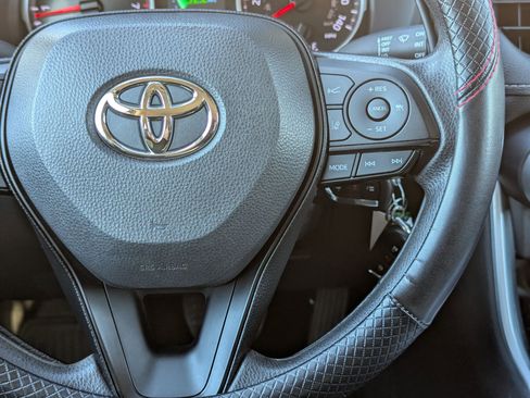 Used 2022 Toyota RAV4 LE image 22