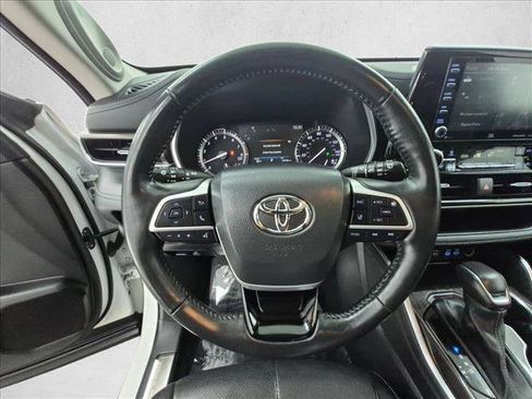 Used 2022 Toyota Highlander Limited FWD image 30