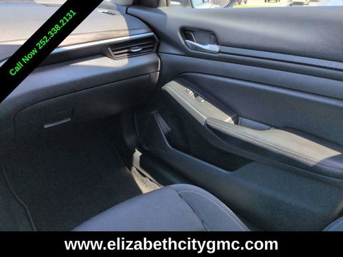 Used 2025 Nissan Altima 2.5 SV FWD image 17